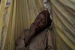 REBELDE (WAR WITCH)++Conmovedor drama canadiense sobre la voluntad de superación de Komona, una niña soldado en algún lugar de África subsahariana.