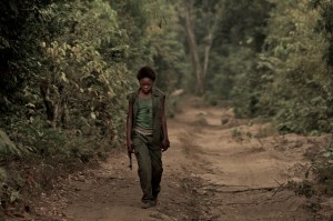REBELDE (WAR WITCH)++Conmovedor drama canadiense sobre la voluntad de superación de Komona, una niña soldado en algún lugar de África subsahariana.
